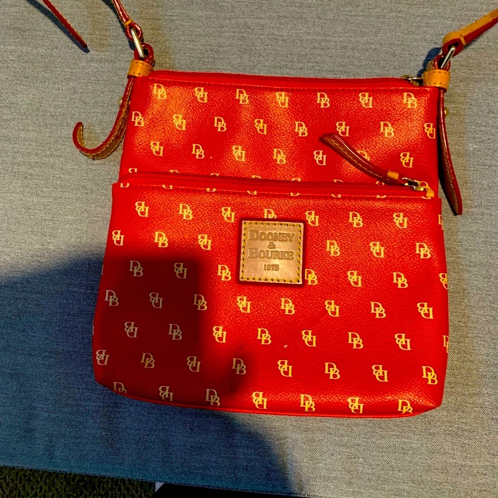 DOONEY & BOURKE RED MONOGRAM LEATHER CROSSBODY.